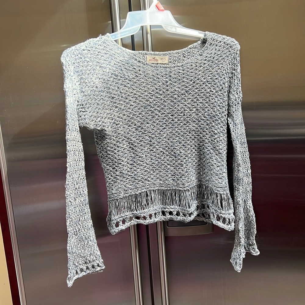 Hollister Sweater - Picture 1 of 3